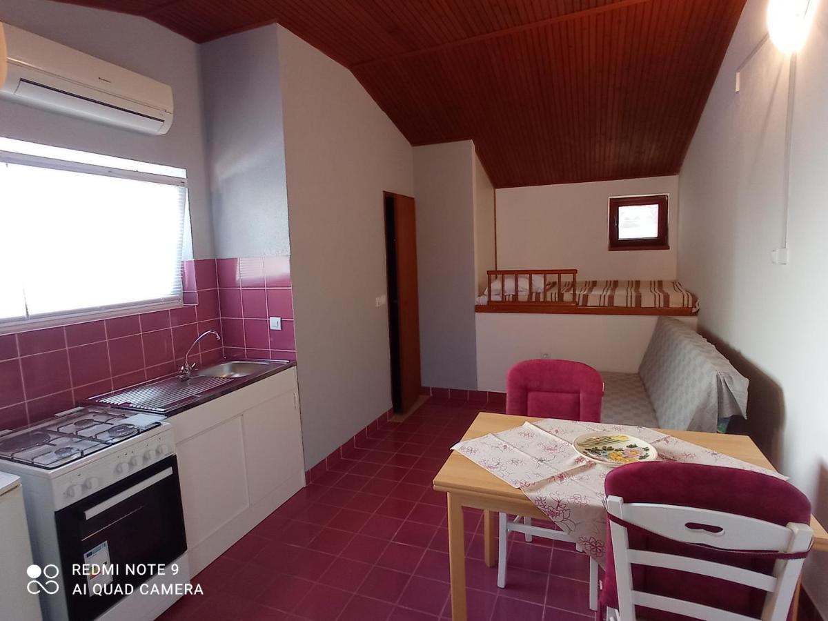 Studio Apartman Premantura Buitenkant foto