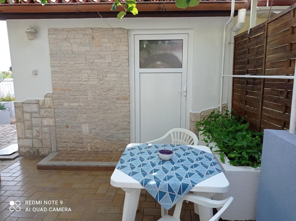 Studio Apartman Premantura Buitenkant foto