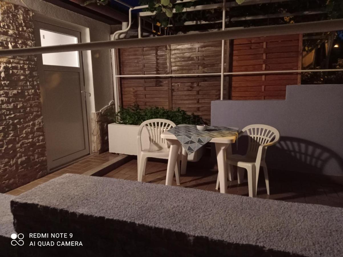 Studio Apartman Premantura Buitenkant foto
